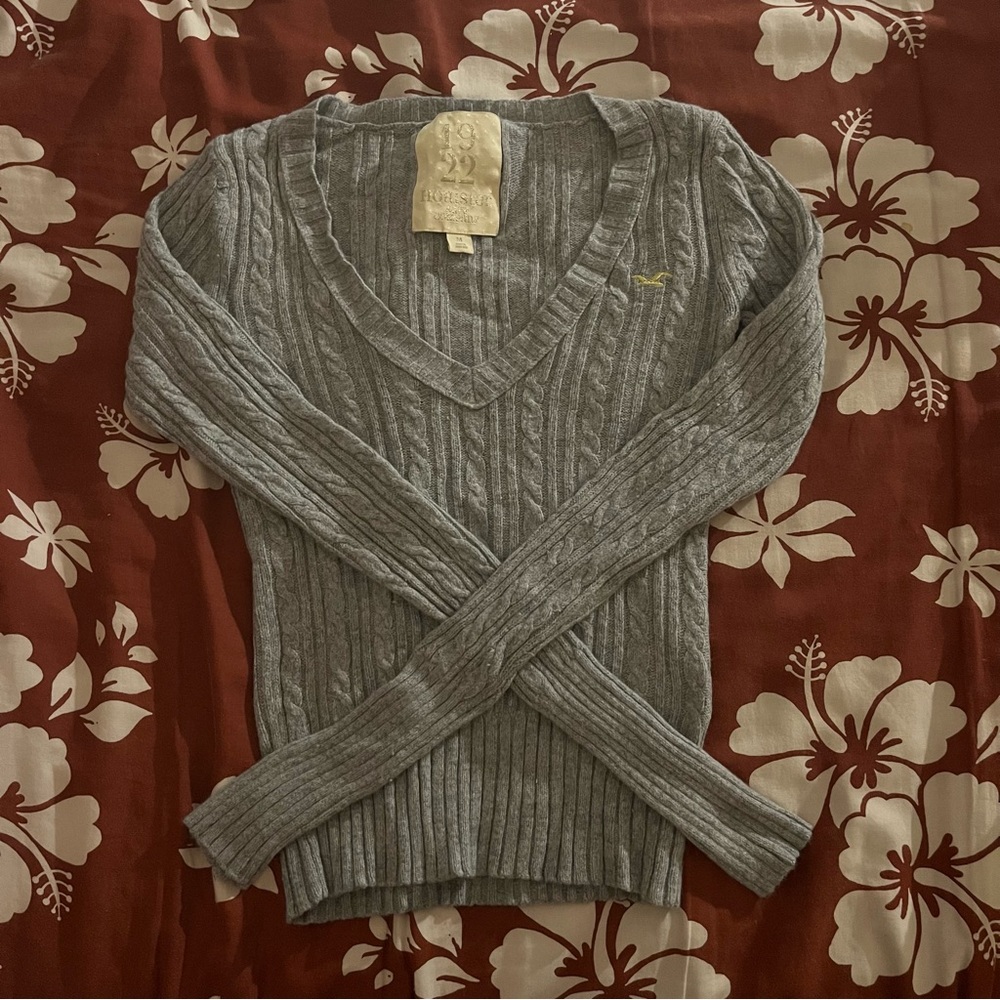 vintage hollister grey cable knit v neck sweater size medium with logo